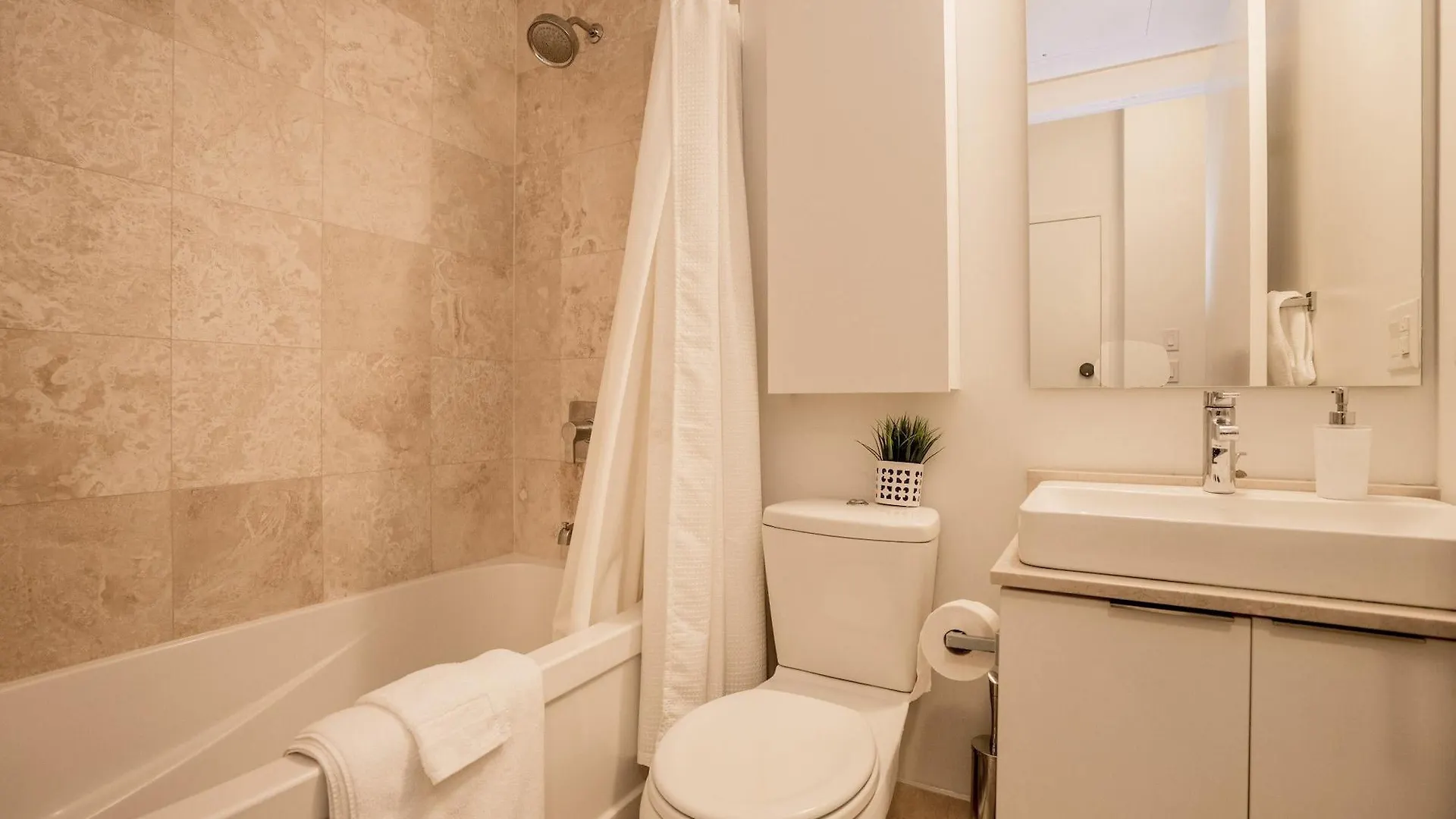 Aaira Suites At 1 York St Toronto