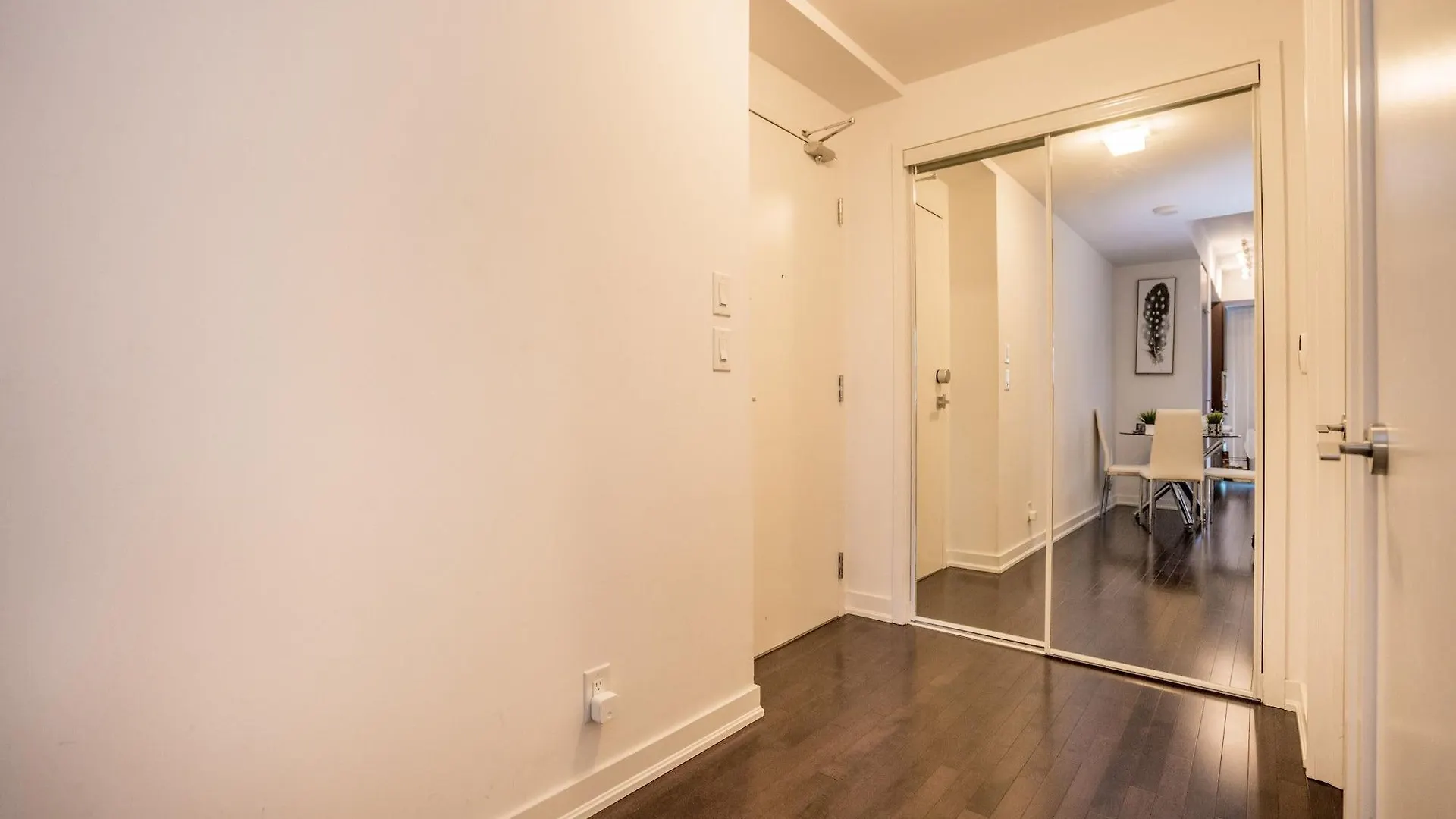 Aaira Suites At 1 York St Toronto 0*,