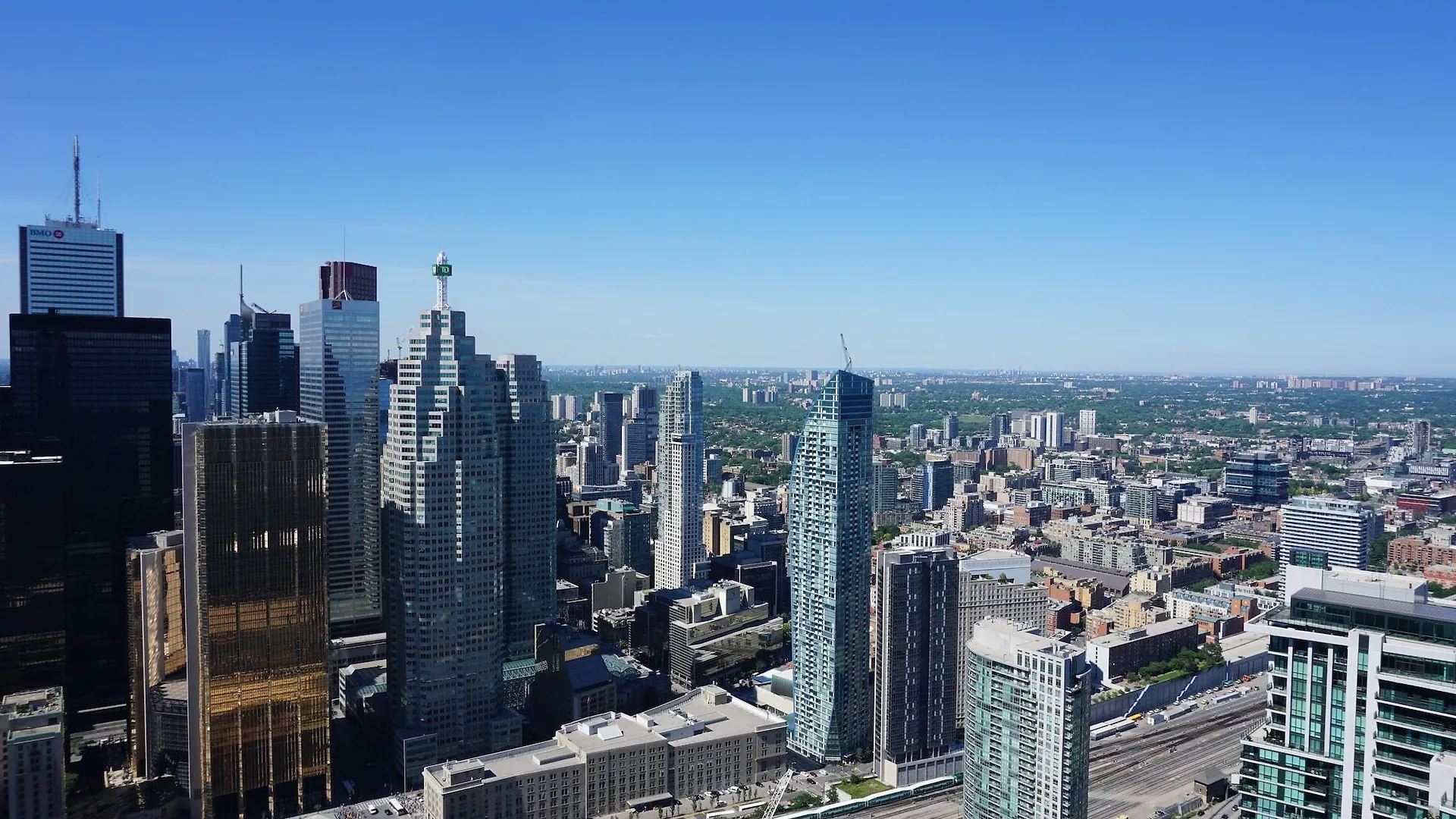 Aaira Suites At 1 York St Toronto