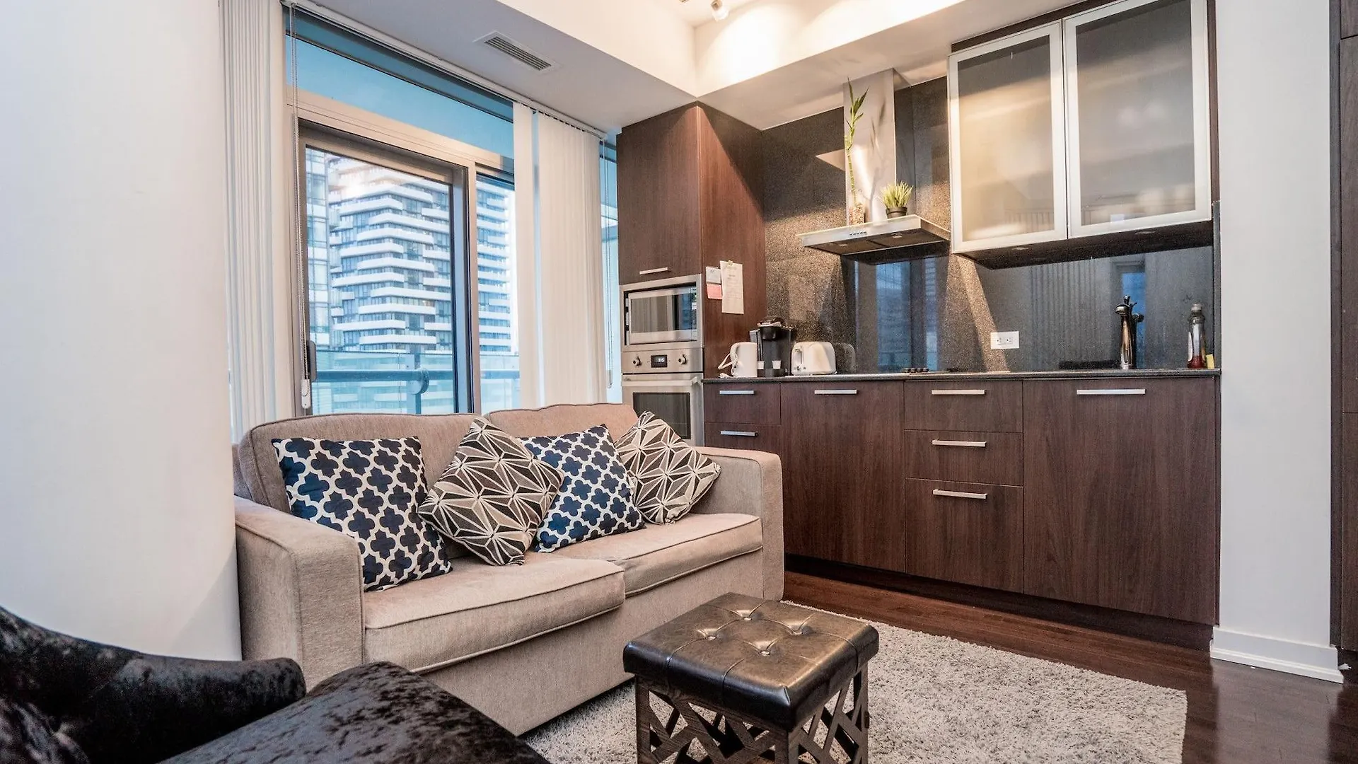 Apartment Aaira Suites At 1 York St Toronto